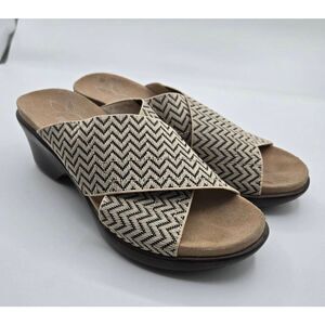 Umberto Raffini Sandals Size 38 Slip On Wedge Comfort